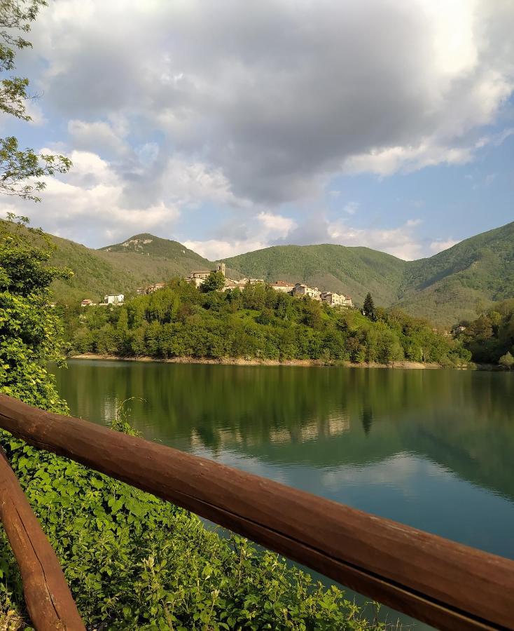 Casa Vacanze Al Colletto - Con Terrazza Panoramica In Centro Storico Vagli di Sotto Dış mekan fotoğraf